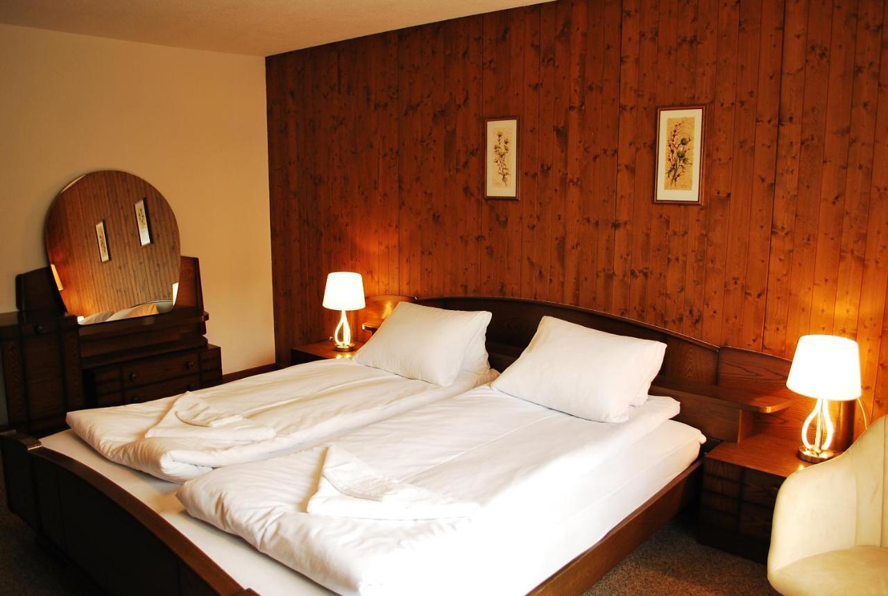 Rooms With Private Bathrooms Saas im Prattigau Exteriör bild