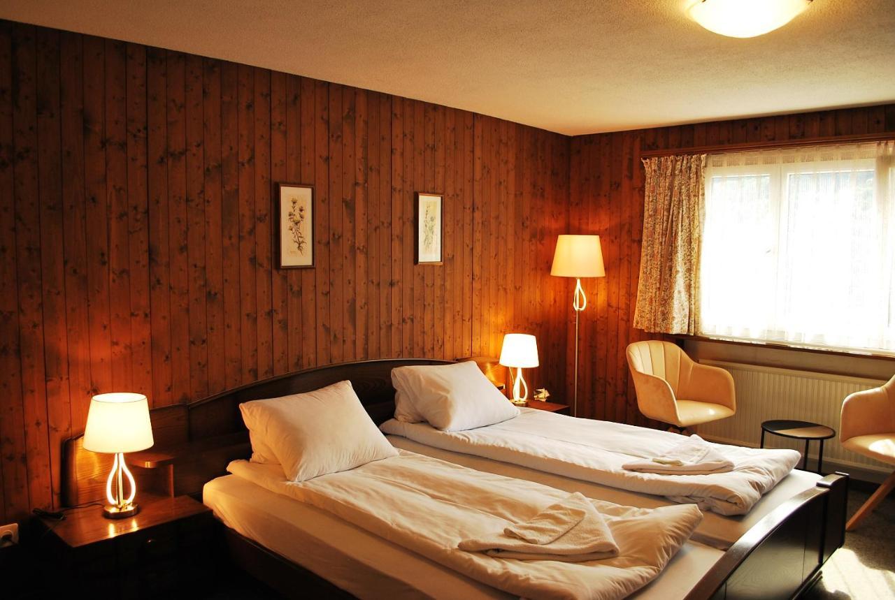 Rooms With Private Bathrooms Saas im Prattigau Exteriör bild