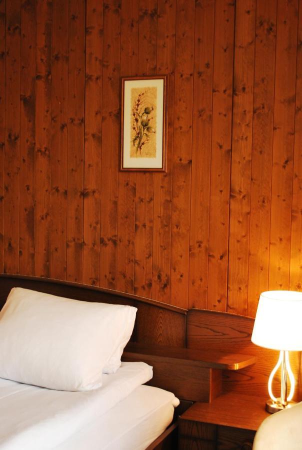 Rooms With Private Bathrooms Saas im Prattigau Exteriör bild