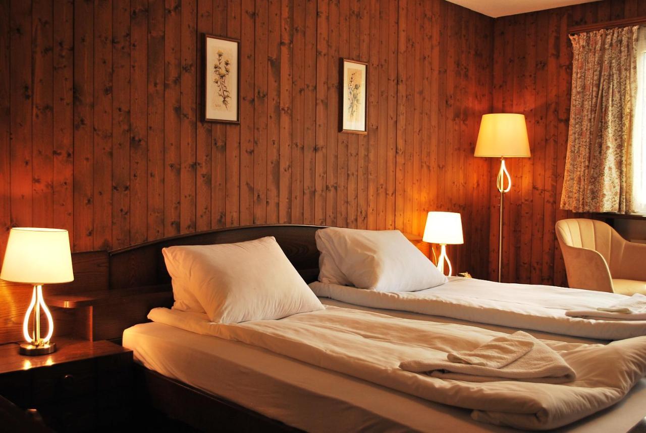 Rooms With Private Bathrooms Saas im Prattigau Exteriör bild