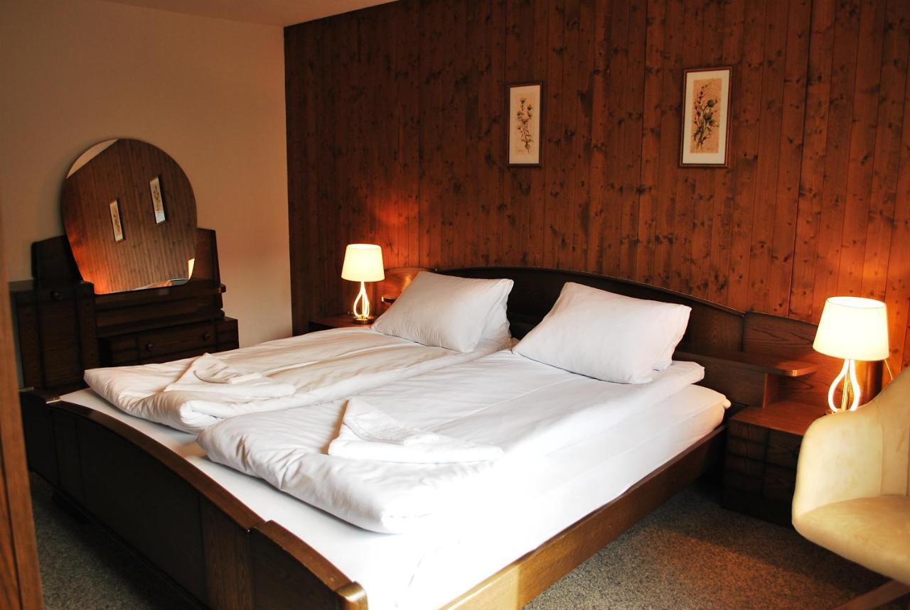 Rooms With Private Bathrooms Saas im Prattigau Exteriör bild