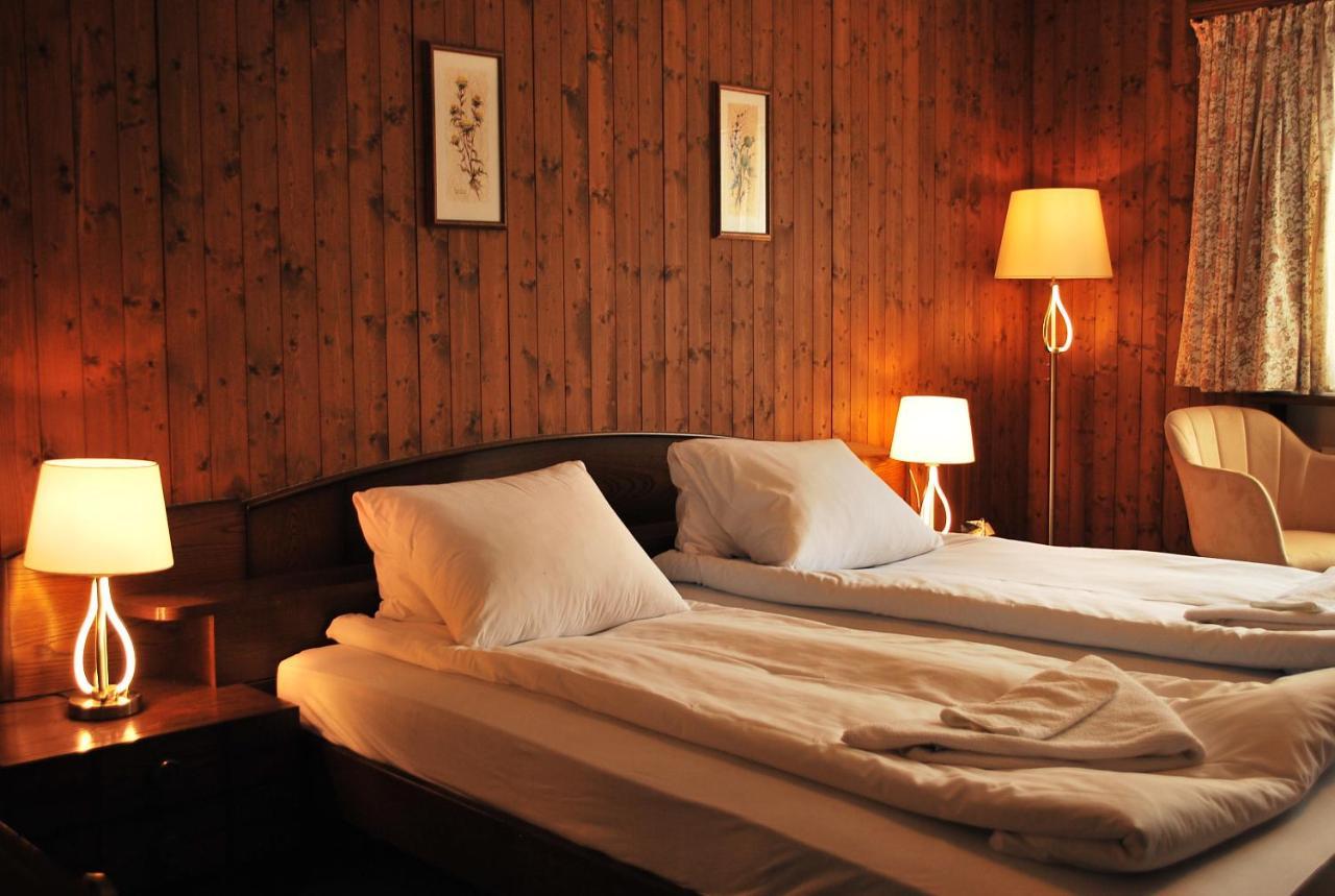 Rooms With Private Bathrooms Saas im Prattigau Exteriör bild