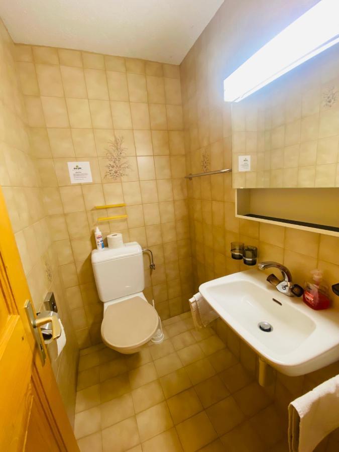 Rooms With Private Bathrooms Saas im Prattigau Exteriör bild