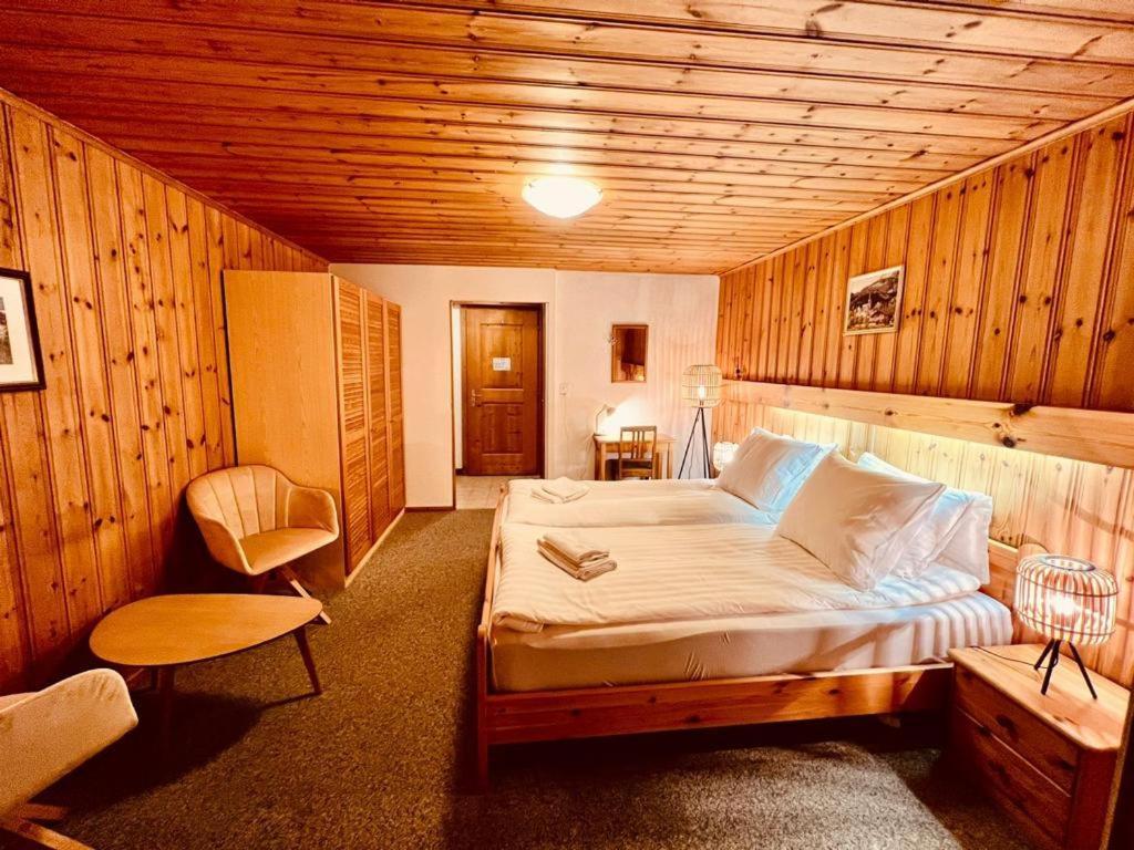 Rooms With Private Bathrooms Saas im Prattigau Exteriör bild