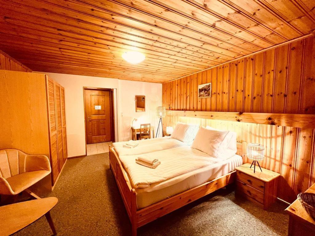 Rooms With Private Bathrooms Saas im Prattigau Exteriör bild